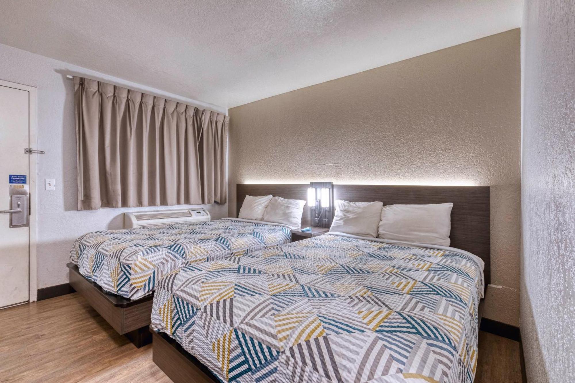 6-nogales, Az - Mariposa Road Hotel 2*