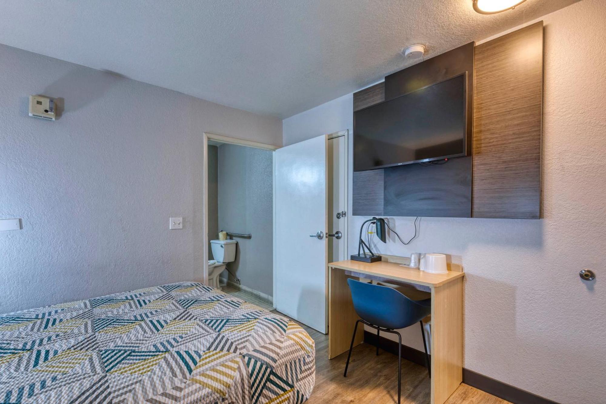 6-nogales, Az - Mariposa Road Hotel 2*