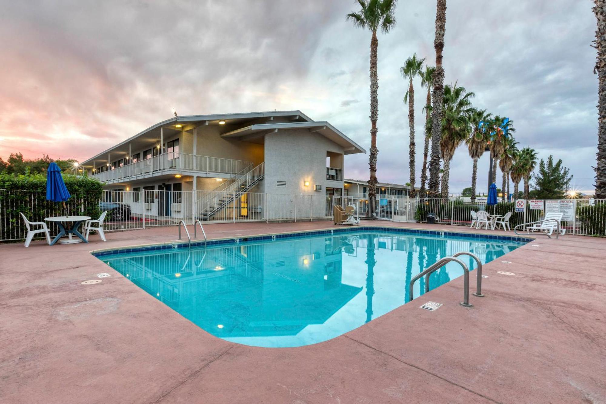 Hotel 6-nogales, Az - Mariposa Road 2*