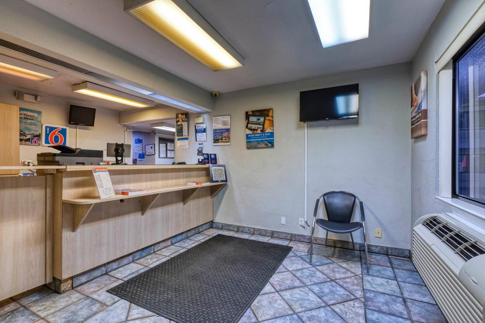 6-nogales, Az - Mariposa Road Hotel 2*