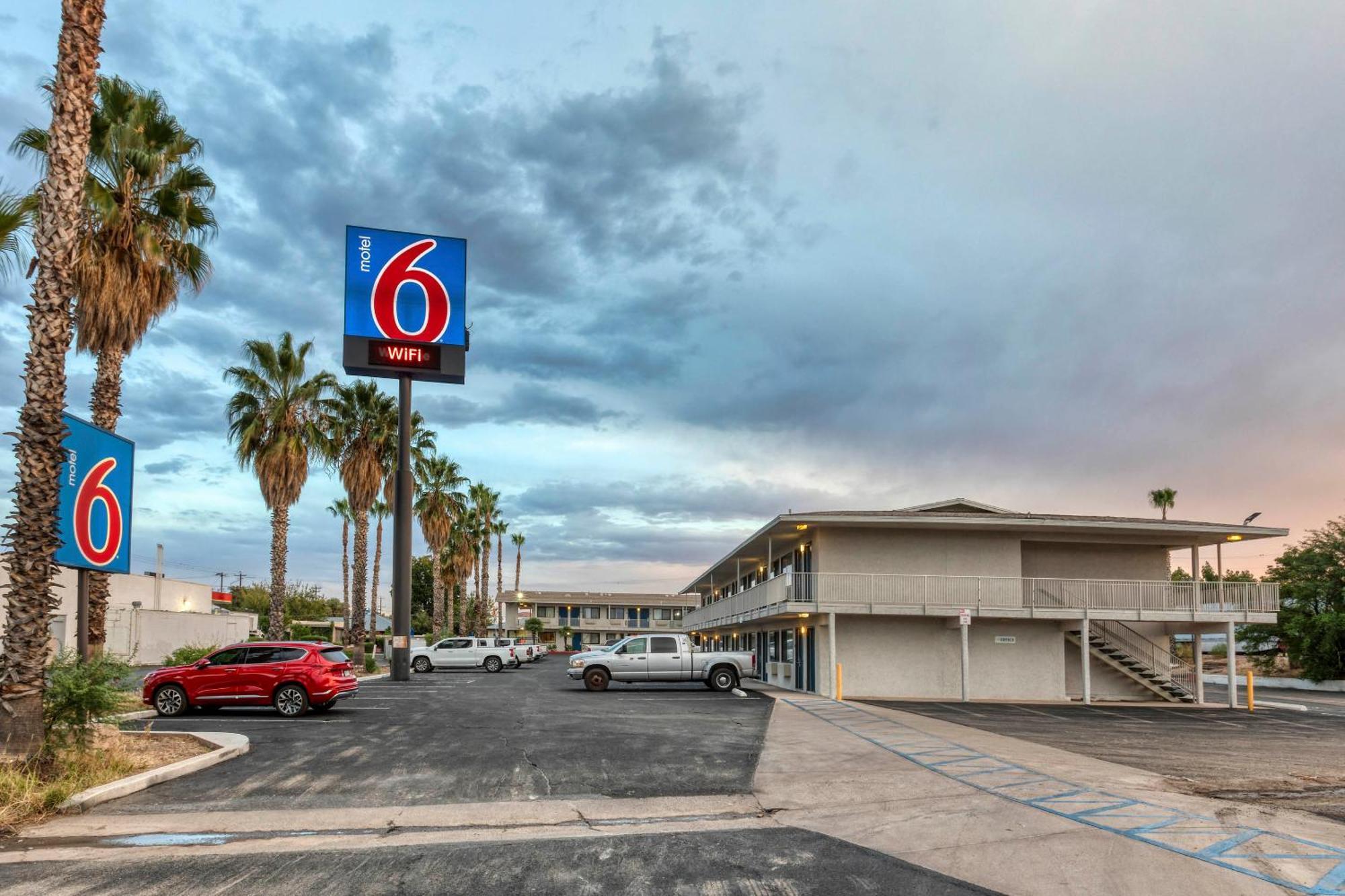 6-nogales, Az - Mariposa Road Hotel 2*