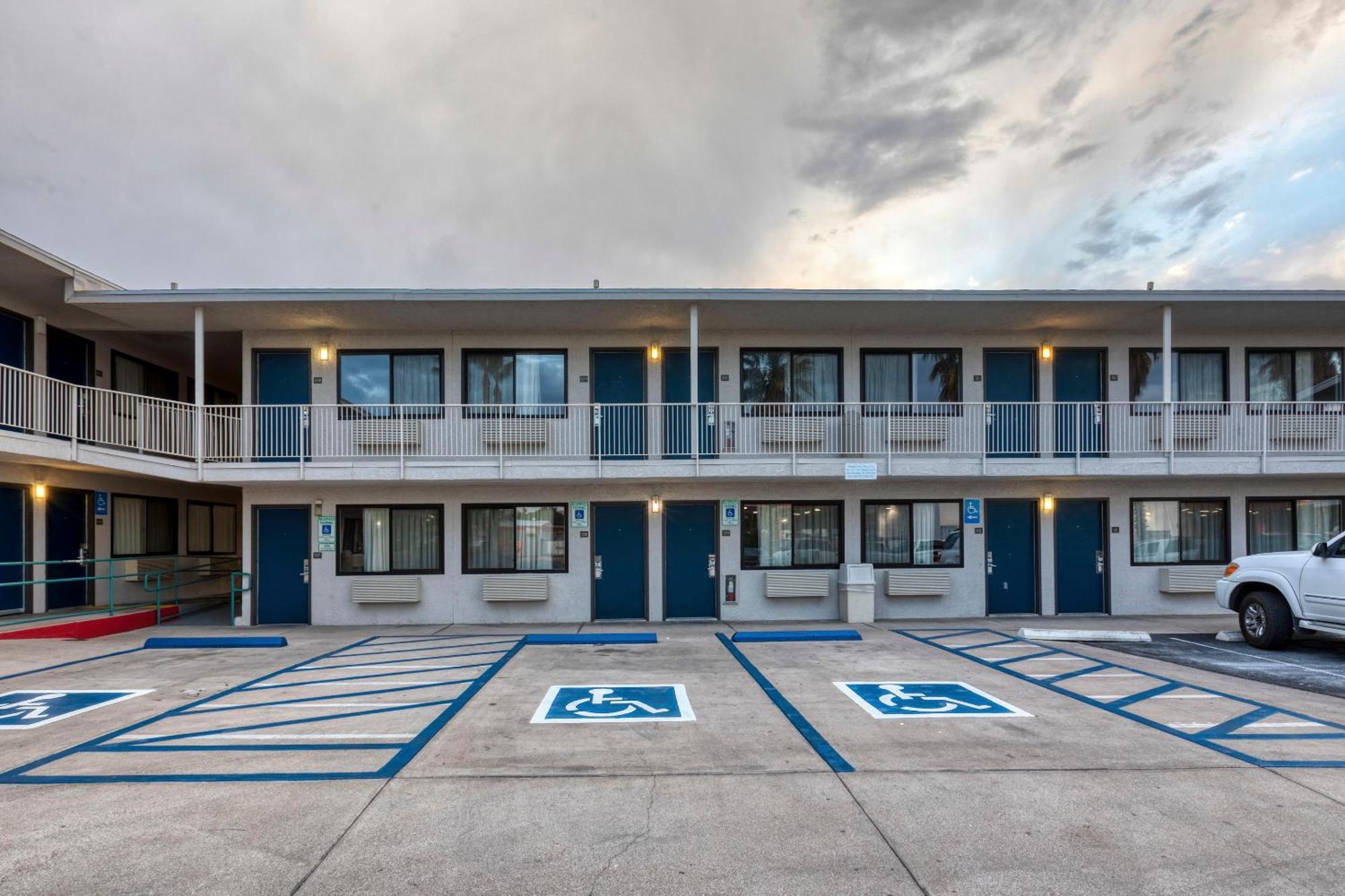 6-nogales, Az - Mariposa Road