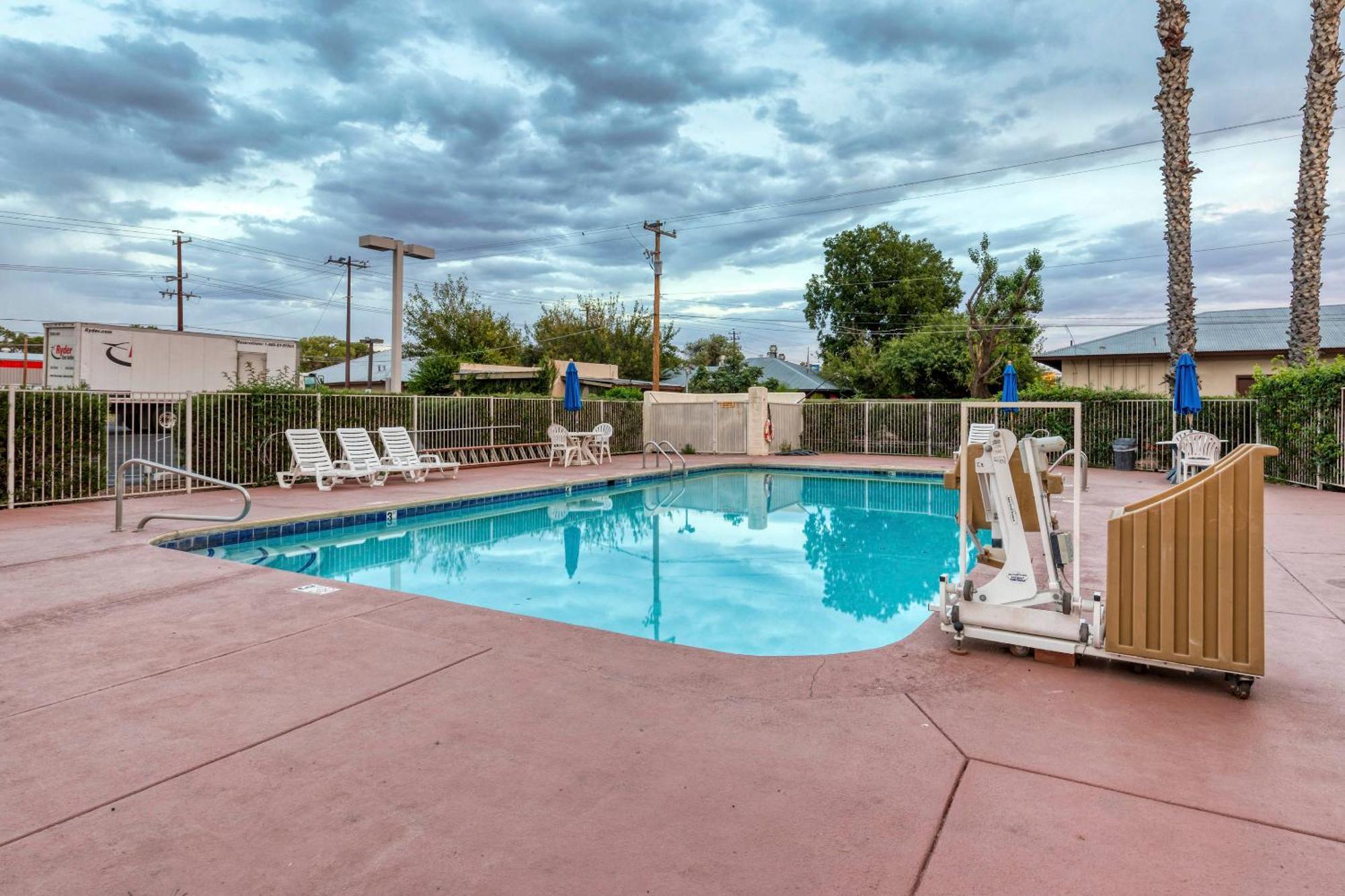 6-nogales, Az - Mariposa Road Hotel 2*