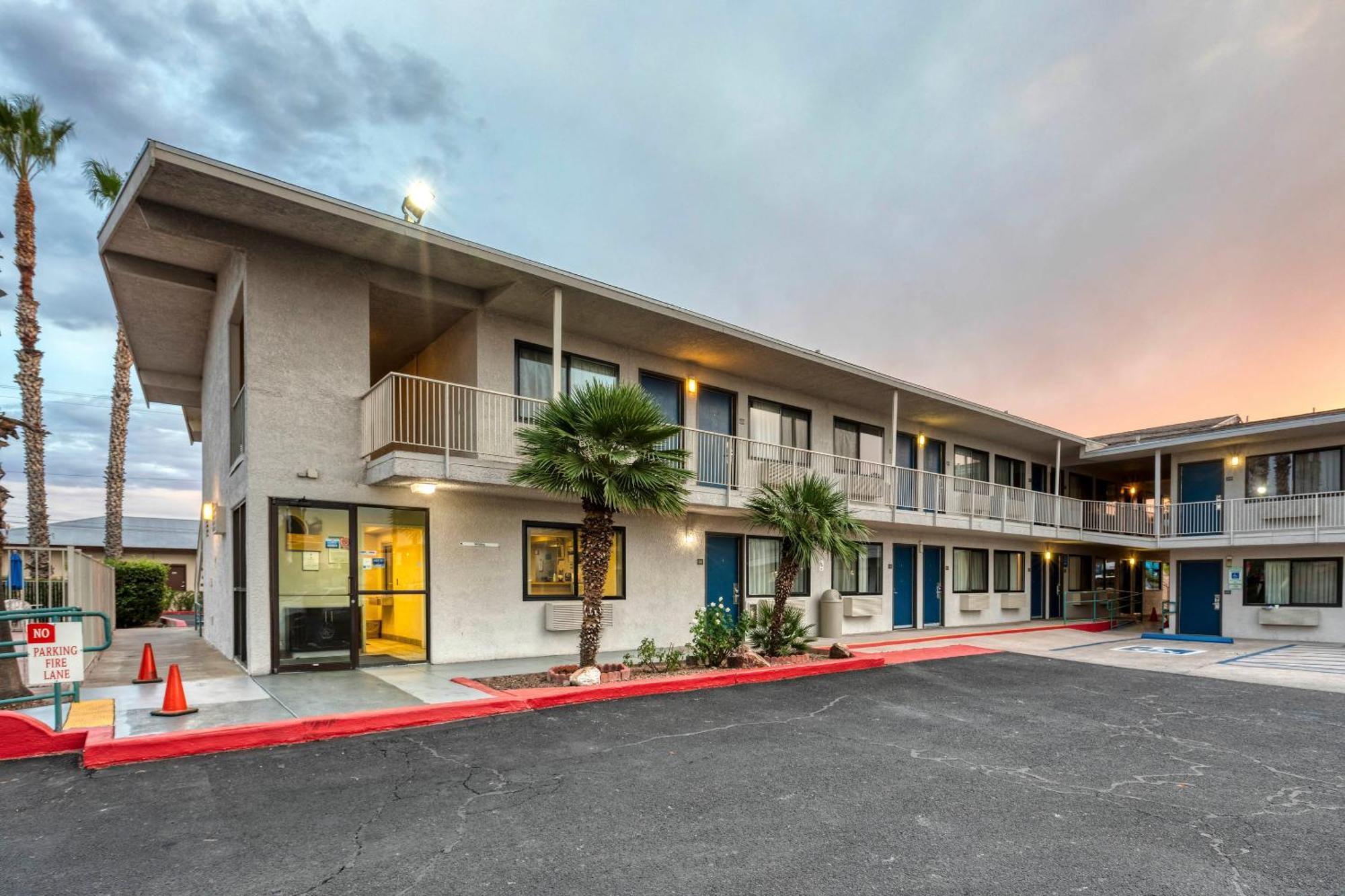 6-nogales, Az - Mariposa Road Hotel