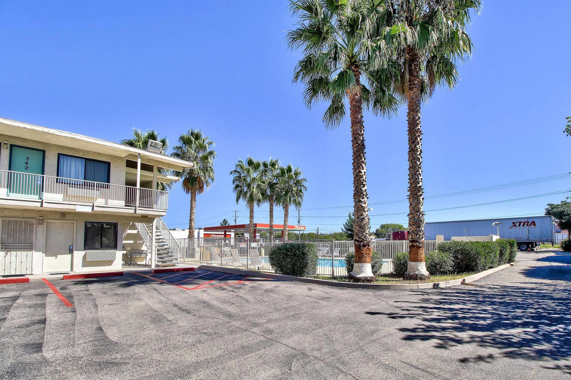 6-nogales, Az - Mariposa Road Hotel 2*