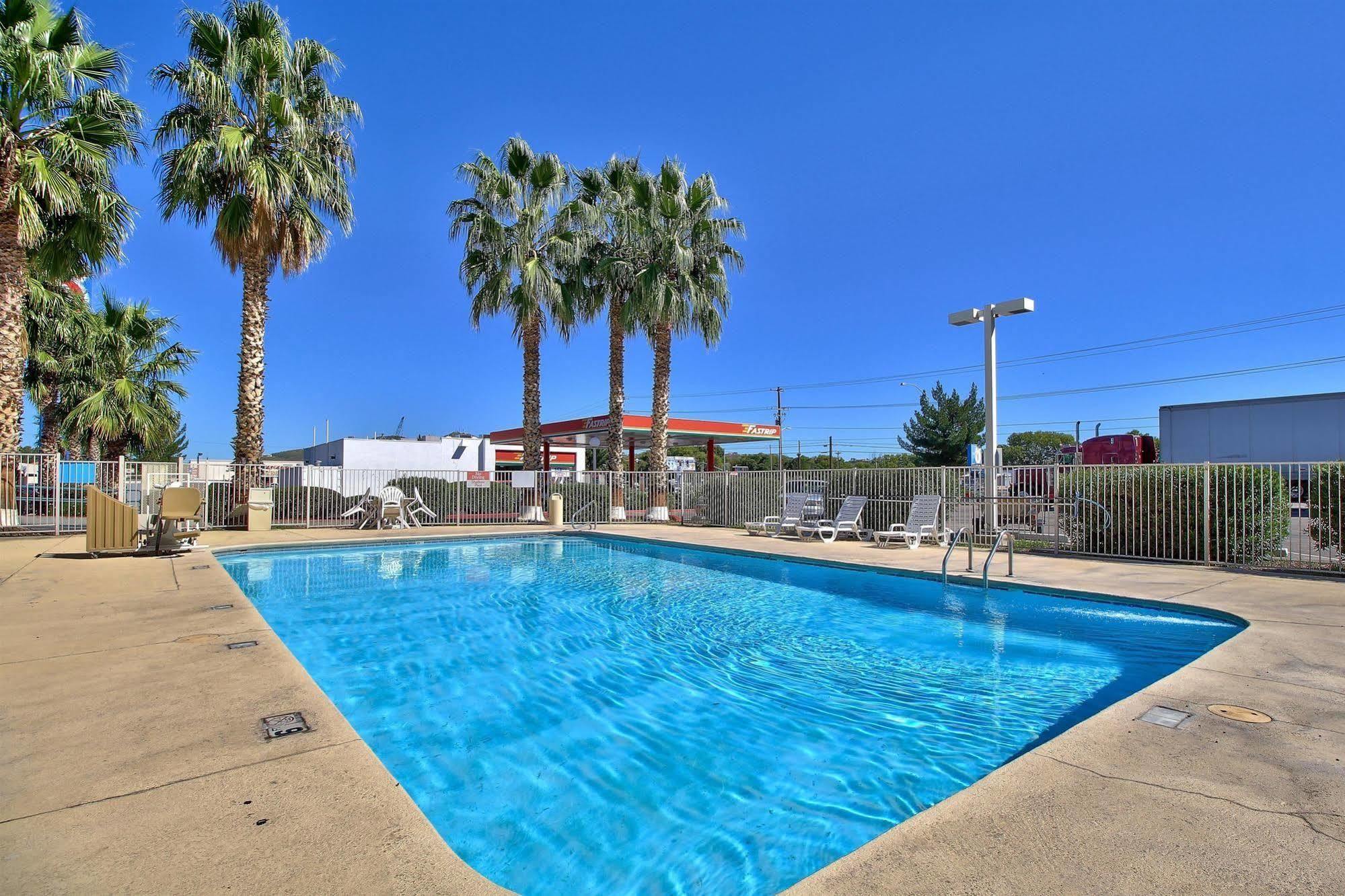 Hotel 6-nogales, Az - Mariposa Road Nogales
