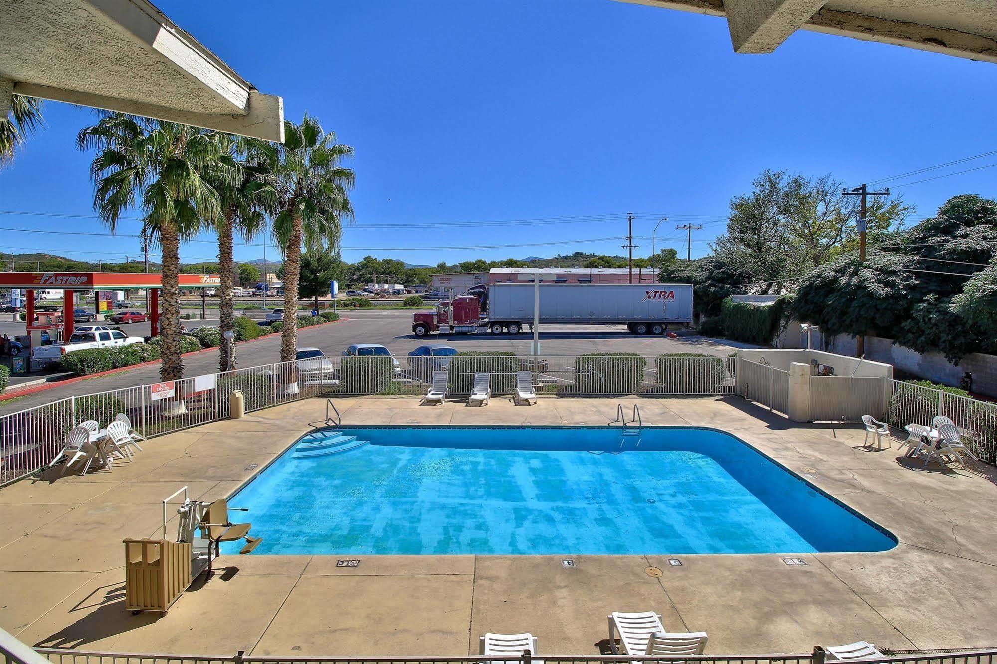6-nogales, Az - Mariposa Road Hotel